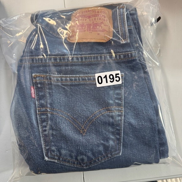 Levis Jeans Womens 6 Blue 515 Bootcut Mid Rise Medium Wash - Picture 11 of 11